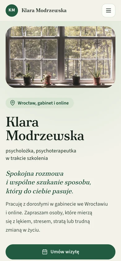 Ta sama strona w stylu ciepłym na ekranie telefonu